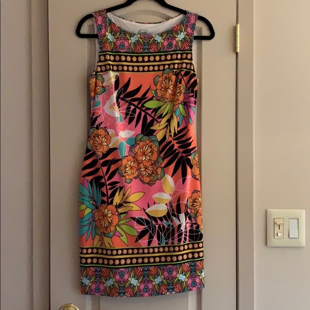 Beautiful dress bright and tropical sleeveless